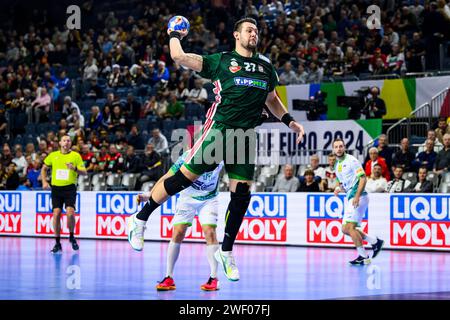 Cologne, Allemagne. 26 janvier 2024. Handball : Championnat d'Europe, Hongrie - Slovénie, finale, matchs de classement, match pour la 5e place, Lanxess Arena. Le Hongrois Bence Banhidi en action. Crédit : Tom Weller/dpa/Alamy Live News Banque D'Images