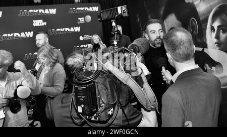 Jamie Childs, scénariste et réalisateur de Jackdaw, interviewé dans les médias lors de la première du film. Crédit : James Hind/Alamy. Banque D'Images