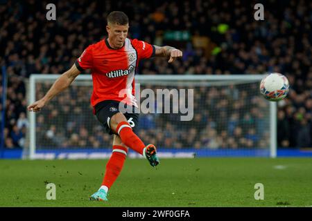 Ross Barkley #6 de Luton Town F.C. lors du match du quatrième tour de la FA Cup entre Everton et Luton Town à Goodison Park, Liverpool le samedi 27 janvier 2024. (Photo : Mike Morese | MI News) crédit : MI News & Sport / Alamy Live News Banque D'Images