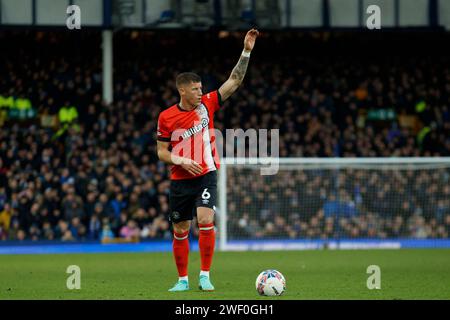 Ross Barkley #6 de Luton Town F.C. lors du match du quatrième tour de la FA Cup entre Everton et Luton Town à Goodison Park, Liverpool le samedi 27 janvier 2024. (Photo : Mike Morese | MI News) crédit : MI News & Sport / Alamy Live News Banque D'Images