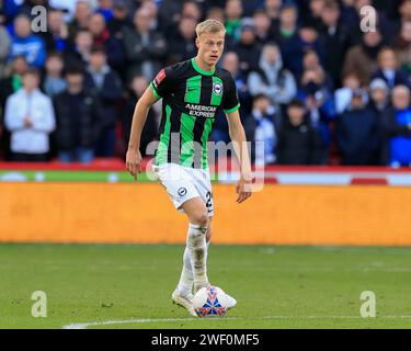 Sheffield, Royaume-Uni. 27 janvier 2024. Jan Paul van Hecke de Brighton & Hove Albion contrôle le ballon lors du match du quatrième tour de la coupe FA Emirates Sheffield United vs Brighton et Hove Albion à Bramall Lane, Sheffield, Royaume-Uni, le 27 janvier 2024 (photo de Conor Molloy/News Images) à Sheffield, Royaume-Uni le 1/27/2024. (Photo de Conor Molloy/News Images/Sipa USA) crédit : SIPA USA/Alamy Live News Banque D'Images