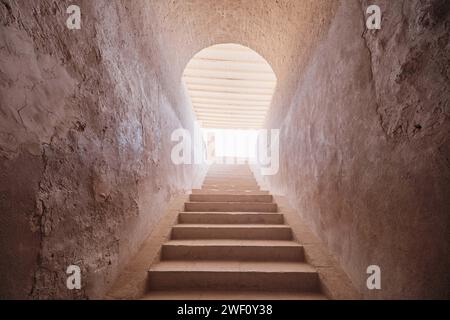 Louxor, Égypte - 2 janvier 2024 : escaliers à la Vallée des Reines Banque D'Images