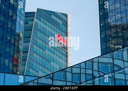 Façade d'une tour Société générale située dans le quartier des affaires de Paris - la Défense. La Société générale est l'une des principales banques françaises Banque D'Images