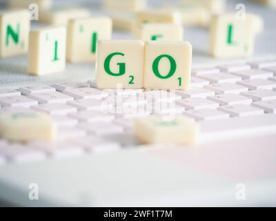 Scrabble lettres orthographiant les mots Go Banque D'Images