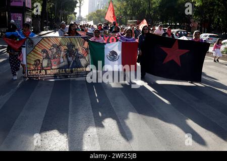 Non exclusive : les mères et les pères des 43 élèves de l’école normale d’Ayotzinapa participent à l’action globale CXII pour Ayotzinapa et M. Banque D'Images