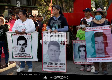 Non exclusive : les mères et les pères des 43 élèves de l’école normale d’Ayotzinapa participent à l’action globale CXII pour Ayotzinapa et M. Banque D'Images