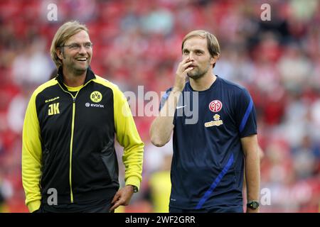 Entraîneur JŸrgen Klopp Borussia Dortmund mit Mainzer entraîneur Thomas Tuchel Borussia Dortmund Bundesliga 2011 / 2012 Vorbereitung Liga Total Cup 2011 © diebilderwelt / Alamy stock Banque D'Images