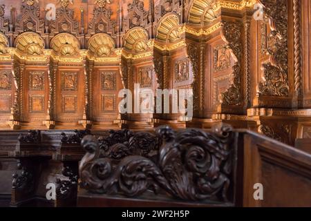 Chœur gothique en bois des Frères par Marco et Francesco Cozzi du XV siècle dans la Basilique gothique di Santa Maria Gloriosa dei Frari (Basilique Frari) i Banque D'Images