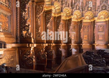 Chœur gothique en bois des Frères par Marco et Francesco Cozzi du XV siècle dans la Basilique gothique di Santa Maria Gloriosa dei Frari (Basilique Frari) i Banque D'Images