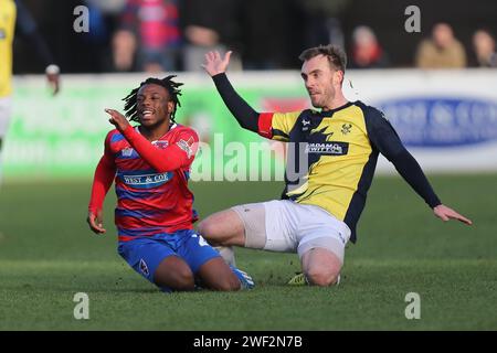 Keenan Appiah-Forson de Dagenham et Redbridge et Shane Byrne de Kidderminster Harriers pendant Dagenham & Redbridge vs Kidderminster Harriers, Vanara Banque D'Images