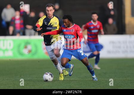 Keenan Appiah-Forson de Dagenham et Redbridge et Shane Byrne de Kidderminster Harriers pendant Dagenham & Redbridge vs Kidderminster Harriers, Vanara Banque D'Images