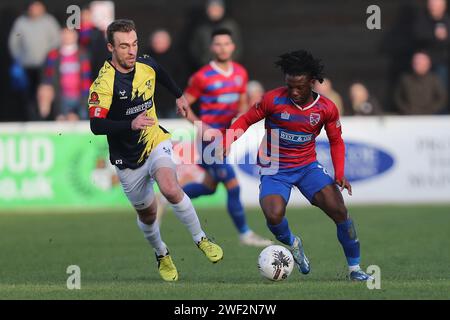 Keenan Appiah-Forson de Dagenham et Redbridge et Shane Byrne de Kidderminster Harriers pendant Dagenham & Redbridge vs Kidderminster Harriers, Vanara Banque D'Images