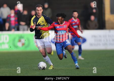 Keenan Appiah-Forson de Dagenham et Redbridge et Shane Byrne de Kidderminster Harriers pendant Dagenham & Redbridge vs Kidderminster Harriers, Vanara Banque D'Images