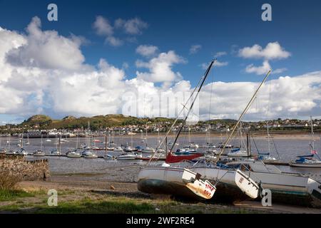 Royaume-Uni, pays de Galles, Gwynedd, Conwy (Conway), bateaux amarrés dans l'estuaire d'Afon Conwy Banque D'Images