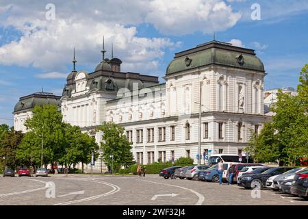 Sofia, Bulgarie - Mai 18 2019 : la place de la Galerie nationale 500 est situé sur la place Alexandre Nevsky en face de St. Cathédrale Alexandre Nevsky. Banque D'Images
