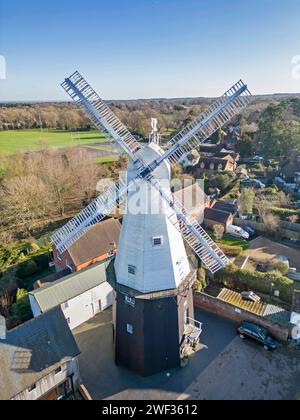 Vue aérienne du moulin à smock Union est le plus haut moulin à smock en activité au Royaume-Uni à cranbrook kent Banque D'Images