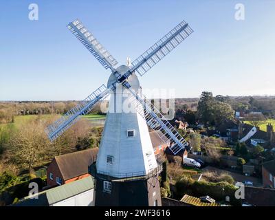 Vue aérienne du moulin à smock Union est le plus haut moulin à smock en activité au Royaume-Uni à cranbrook kent Banque D'Images