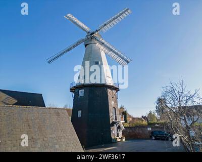 Vue aérienne du moulin à smock Union est le plus haut moulin à smock en activité au Royaume-Uni à cranbrook kent Banque D'Images