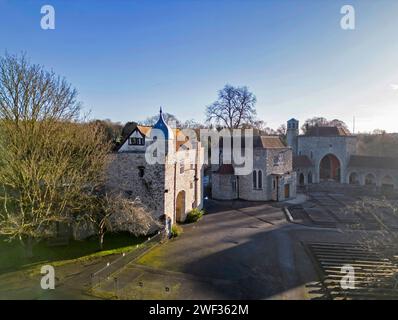 vue aérienne du prieuré d'aylesford aussi appelé les frères abrite un groupe carmélite depuis 1242 à aylesford kent Banque D'Images