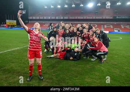 Liège, Belgique. 27 janvier 2024. Team Standard photographié après un match de football féminin entre Standard Femina de Liège et AA Gent Ladies lors de la 15e journée de la saison 2023 - 2024 dans la Belgian Lotto Womens Super League, le samedi 27 janvier 2024 à Liège, BELGIQUE . Crédit : Sportpix/Alamy Live News Banque D'Images