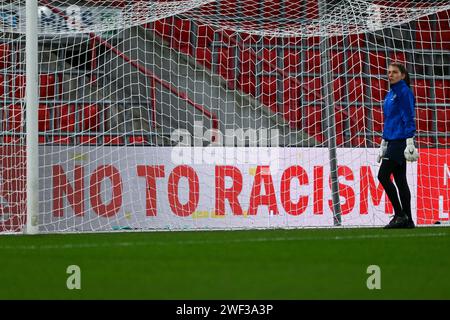 Liège, Belgique. 27 janvier 2024. Non au racisme photographié avant un match de football féminin entre Standard Femina de Liège et AA Gent Ladies lors de la 15e journée de la saison 2023 - 2024 dans la Belgian Lotto Womens Super League, le samedi 27 janvier 2024 à Liège, BELGIQUE . Crédit : Sportpix/Alamy Live News Banque D'Images