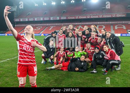 Liège, Belgique. 27 janvier 2024. Team Standard photographié après un match de football féminin entre Standard Femina de Liège et AA Gent Ladies lors de la 15e journée de la saison 2023 - 2024 dans la Belgian Lotto Womens Super League, le samedi 27 janvier 2024 à Liège, BELGIQUE . Crédit : Sportpix/Alamy Live News Banque D'Images