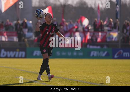 Francfort, Allemagne. 28 janvier 2024. Francfort, Allemagne, 28 janvier 2024 : Pia-Sophie Wolter ( 17 Francfort ) lors du match de football Google Pixel Frauen-Bundesliga entre l'Eintracht Francfort et le 1.FC Köln au Stadion am Brentanobad à Francfort, Allemagne. (Julia Kneissl/SPP) crédit : SPP Sport Press photo. /Alamy Live News Banque D'Images