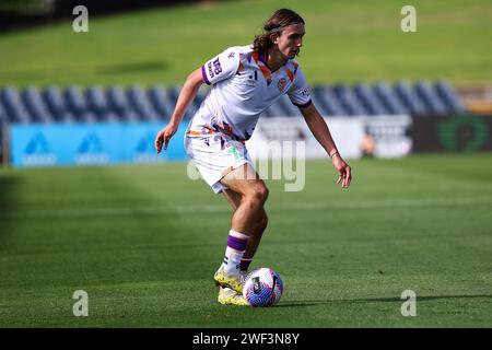 28 janvier 2024 ; Campbelltown Stadium, Sydney, NSW, Australie : a-League football, MacArthur FC contre Perth Glory ; Daniel Bennie de Perth Glory passe au milieu de terrain Banque D'Images