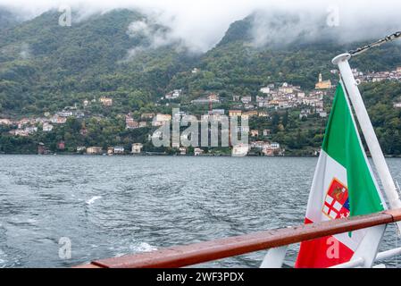 Un petit village au lac de Côme, Italie Banque D'Images
