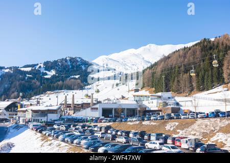 Fiss : remontées mécaniques, piste de ski, ski alpin, Alpes Samnaun à Serfaus-Fiss-Ladis, Tyrol, Tyrol, Autriche Banque D'Images