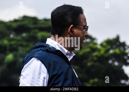 Bandung, Indonésie. 28 janvier 2024. Le candidat présidentiel indonésien numéro un, Anies Baswedan, parle avec ses partisans lors d'une grande campagne sur la place Tegalega, Bandung, Java Ouest, Indonésie, le 28 2024 janvier. La grande campagne menée par les candidats indonésiens à la présidence et à la vice-présidence a été menée pour faire face aux élections indonésiennes qui auront lieu le 14 2024 février. (Photo Dimas Rachmatsyah/Sipa USA) crédit : SIPA USA/Alamy Live News Banque D'Images