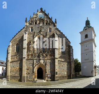 Klatovy, église dans la ville de Klatovy avec tour de beel Eglise de la Nativité de la Vierge Marie, République tchèque Banque D'Images