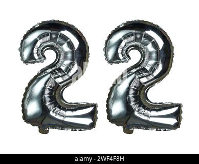 Ballon d'argent en forme de numéro deux, vingt-deux numéros isolés sur fond blanc et ont des chemins de détourage. Banque D'Images