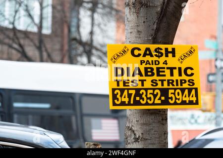 Certaines personnes testent moins souvent le diabète et vendent leurs bandelettes de test pour beaucoup moins que les détaillants. Signe photographié à Brooklyn, New York. Banque D'Images