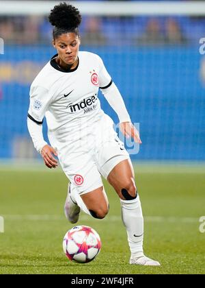 Barcelone, Espagne. 25 janvier 2023. Shekiera Martinez de l'Eintracht Francfort lors du match de la Ligue des champions féminine de l'UEFA, groupe A, date 5, entre le FC Barcelone et l'Eintracht Franckfurt ont joué au Stade Johan Cruyff le 25 janvier 2024 à Barcelone, Espagne. (Photo Alex Carreras/IMAGO) crédit : PRESSINPHOTO SPORTS AGENCY/Alamy Live News Banque D'Images