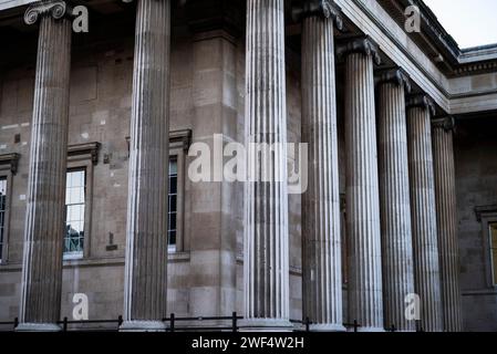 Le British Museum, un musée public dédié à l'histoire humaine, l'art et la culture situé dans le quartier de Bloomsbury à Londres. Sa collection permanente de Banque D'Images