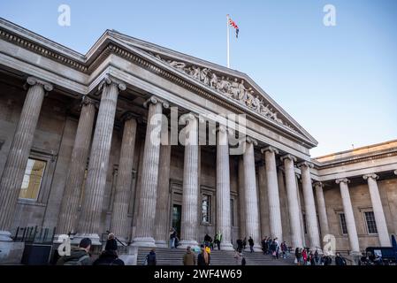 Le British Museum, un musée public dédié à l'histoire humaine, l'art et la culture situé dans le quartier de Bloomsbury à Londres. Sa collection permanente de Banque D'Images