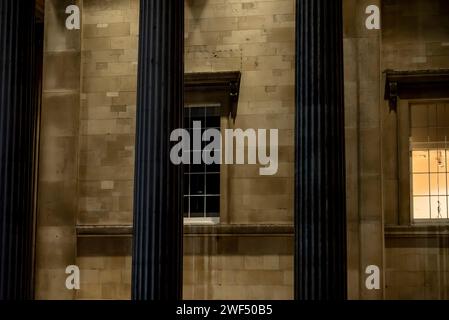 Le British Museum, un musée public dédié à l'histoire humaine, l'art et la culture situé dans le quartier de Bloomsbury à Londres. Sa collection permanente de Banque D'Images