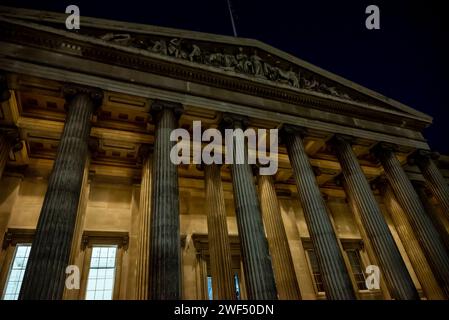 Le British Museum, un musée public dédié à l'histoire humaine, l'art et la culture situé dans le quartier de Bloomsbury à Londres. Sa collection permanente de Banque D'Images