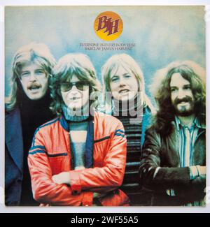 Reprise de Everyone is Everybody Else, le cinquième album studio du groupe de rock progressif Barclay James Harvest, sorti en 1974 Banque D'Images