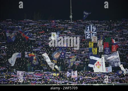 Firenze, Italie. 28 janvier 2024. Foto Massimo Paolone/LaPresse 28 Gennaio 2024 - Firenze, Italia - sport, calcio - Fiorentina vs Inter - Campionato italiano di calcio Serie A TIM 2023/2024 - Stadio Artemio franchi. Nella foto : tifosi fiorentina 28 janvier 2024 Florence, Italie - sport, calcio - Fiorentina vs Inter - Championnat italien de football Serie A 2023/2024 - Artemio franchi Stadium. Sur la photo : Fiorentina Supporters crédit : LaPresse/Alamy Live News Banque D'Images