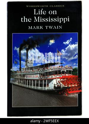 Life on the Mississippi par Mark Twain. Couverture de livre sur fond clair / blanc Banque D'Images