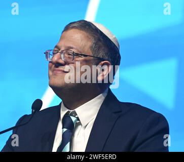 Jérusalem, Israël. 28 janvier 2024. Le ministre israélien de la sécurité nationale Itamar Ben Gvir lors d’une conférence appelant à la construction de colonies juives dans la bande de Gaza au Centre international des congrès de Jérusalem, le dimanche 28 janvier 2024. Un haut fonctionnaire proche du Premier ministre Benjamin Netanyahu a déclaré que le Premier ministre pense que la convention pour la réinstallation à Gaza est nuisible pour la guerre contre le Hamas à Gaza et nuit aux efforts pour libérer les otages. Photo de Debbie Hill/ crédit : UPI/Alamy Live News Banque D'Images