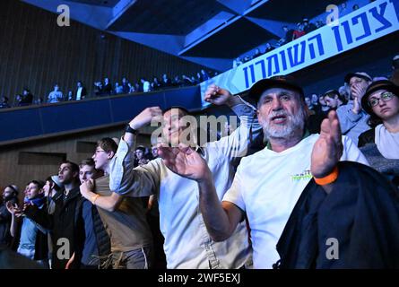 Jérusalem, Israël. 28 janvier 2024. Des militants de droite et des politiciens organisent une conférence appelant à la construction de colonies juives dans la bande de Gaza au Centre international des congrès de Jérusalem le dimanche 28 janvier 2024. Un haut fonctionnaire proche du Premier ministre Benjamin Netanyahu a déclaré que le Premier ministre pense que la convention pour la réinstallation à Gaza est nuisible pour la guerre contre le Hamas à Gaza et nuit aux efforts pour libérer les otages. Photo de Debbie Hill/ crédit : UPI/Alamy Live News Banque D'Images