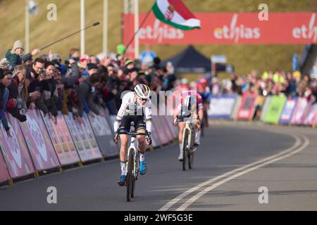 Hoogerheide, Ned. 28 janvier 2024. HOOGERHEIDE, NED - JANVIER 28 : FEM van EMPEL NED en compétition dans la course féminine Elite lors de la coupe du monde de cyclocross le 28 janvier 2024 à Hoogerheide, NED crédit : Orange pics BV / Alamy Live News Banque D'Images