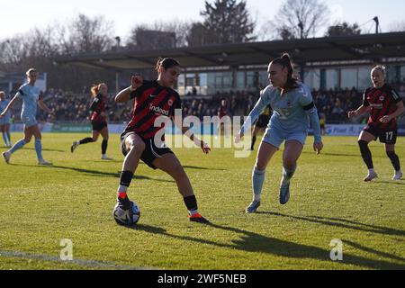 Francfort, Allemagne. 28 janvier 2024. Francfort, Allemagne, 28 janvier 2024 : Ilayda Acikgoez ( 20 Francfort ) lors du match de football Google Pixel Frauen-Bundesliga entre l'Eintracht Francfort et le 1.FC Köln au Stadion am Brentanobad à Francfort, Allemagne. (Julia Kneissl/SPP) crédit : SPP Sport Press photo. /Alamy Live News Banque D'Images