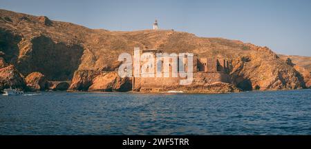 Côte rugueuse de l'île de Berlenga Grande au Portugal Banque D'Images