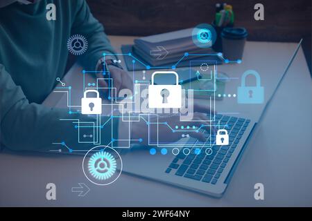 Protection de la vie privée. Homme utilisant un ordinateur portable à table, gros plan. Schéma numérique avec cadenas Banque D'Images