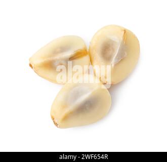 Morceaux de fruits de salak frais isolés sur blanc, vue de dessus Banque D'Images