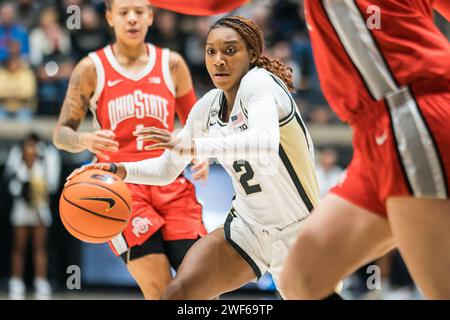 West Lafayette, Indiana, États-Unis. 28 janvier 2024. Purdue Boilermakers Guard RASHUNDA JONES (2) dribble avec le basket-ball lors du womenÃs match de basket-ball de la NCAA entre les Ohio State Buckeyes et les Purdue Boilermakers, dimanche 28 janvier 2024, au Mackey Arena à West Lafayette, Ind. (Image de crédit : © David Wegiel/ZUMA Press Wire) USAGE ÉDITORIAL SEULEMENT! Non destiné à UN USAGE commercial ! Banque D'Images